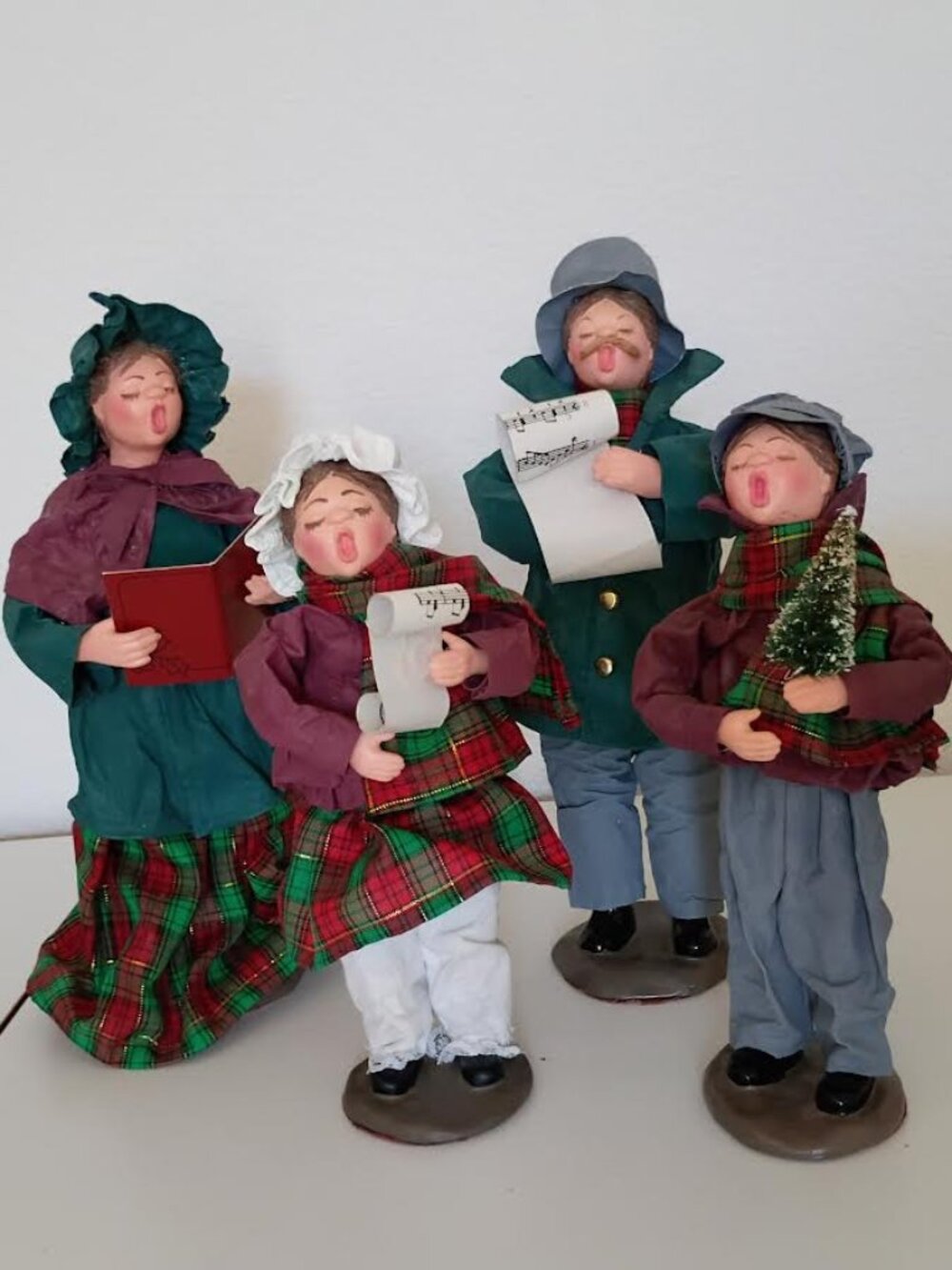 VINTAGE HOME FOR THE HOLIDAYS PAPER MACHE CHRISTMAS CAROLERS SET OF FOUR IN BOX